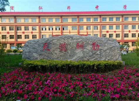 清徐县职业教育中心图片、寝室图片、实训设备、食堂等图片