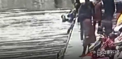 半月2名老人落水！贵阳76岁老太下河游泳，被绳缠住挣扎求救_凤凰网视频_凤凰网