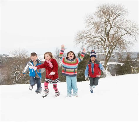 冬季雪景堆雪人插画插画图片下载-正版图片401660687-摄图网