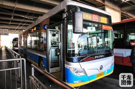 北京近80条公交线路延长营业时间，上班族回家不再难