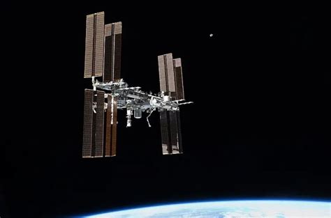 国际空间站上的宇航员如何分辨白天和黑夜？_dxwang仰望星空_新浪博客