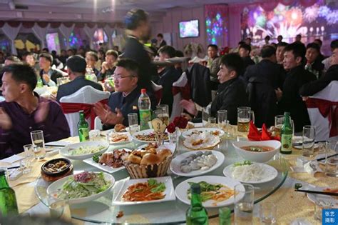 婚礼酒席(朝鲜平壤豪华游船上的结婚酒席，一桌酒席人民币500元，有啥吃的) - 【爱喜匠】