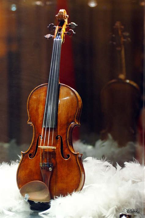 中国小提琴收藏：方兴未艾 前景光明_收藏投资导刊第六十四_艺术中国