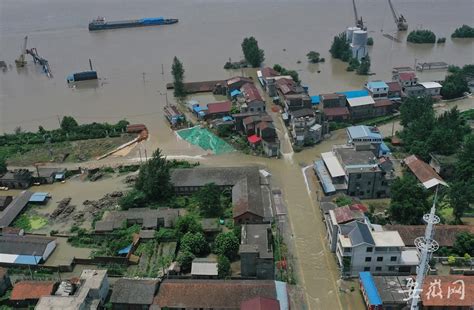 菲律宾遭热带风暴袭击 洪水淹没屋顶 - 海洋财富网