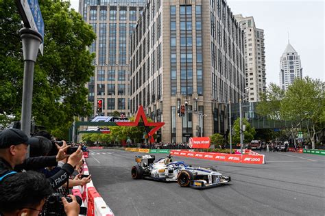 F1赛车驶上上海街头