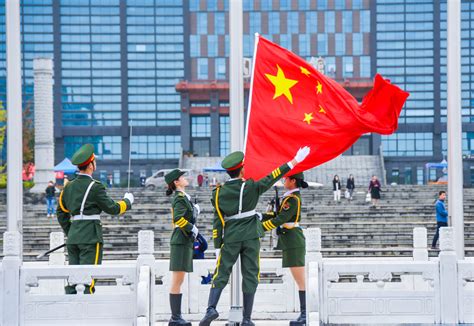 贵州中医药大学举行升国旗仪式庆祝中华人民共和国成立71周年-贵州中医药大学