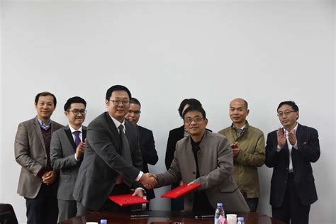 武汉建筑业协会与法律服务机构签约并召开法律服务工作推进会 - 武汉建筑协会