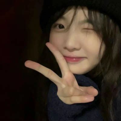 露乳女生头像图片