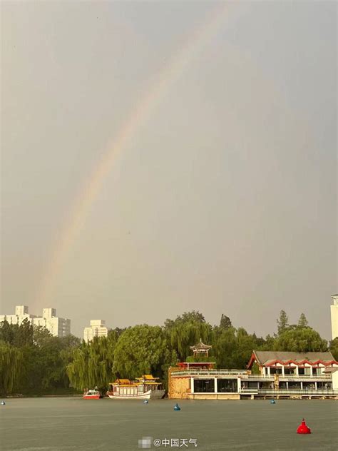 北京雨后出现双彩虹奇观！有什么意义吗？【带视频】_奇闻异事_毒蛇网