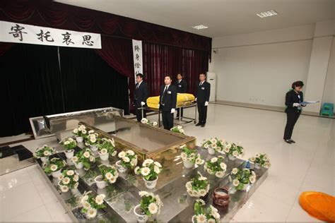 90后美女做殡葬礼仪师 每日与遗体相伴 - 中国殡葬协会官方网站