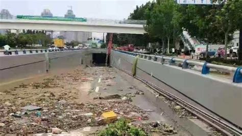 郑州京广北路隧道：大水几分钟淹没汽车 隧道内发现遇难者_凤凰网