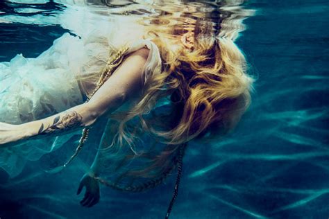 Chronique album • Avril Lavigne : « Head Above Water » - LIVE ACTU