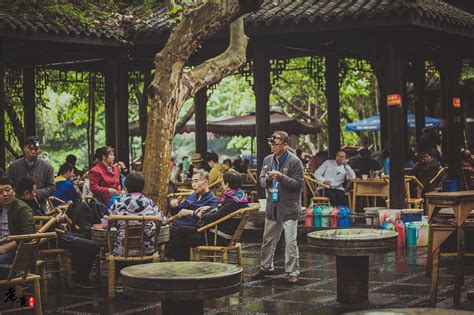 成都现存最“年长”茶社，已有百年历史，每天上千名游客慕名而去|人民公园|茶社|鹤鸣_新浪新闻