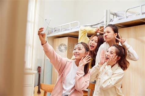 少女宿舍图片