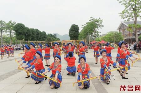 广西中越边境举办侬峒节 游客体验民俗风情|广西|崇左市_新浪新闻