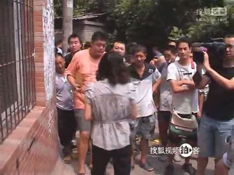 女记者直播周克华被击毙 现场有六七处弹痕_凤凰网视频_凤凰网