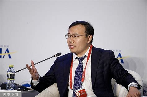 “网红经济学家”任泽平有了新头衔，将出任中原银行首席经济学家|界面新闻