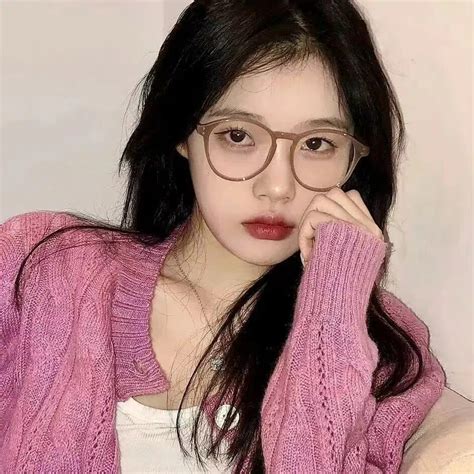 心动黄色系女头图片