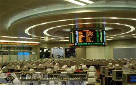组图：记者团参观香港证券交易所 感受金融魅力_新闻中心_新浪网