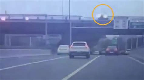 江苏无锡高架桥坍塌惊险一幕，致3死2伤-车主指南