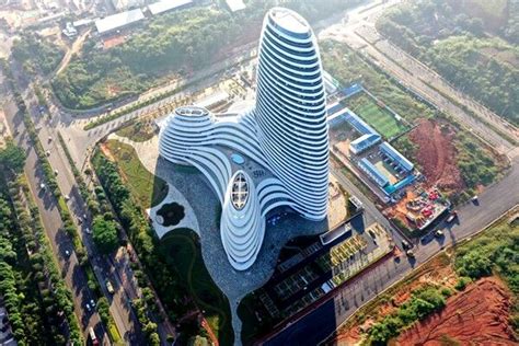如何评价广西南宁新媒体中心大厦的建筑设计? - 知乎