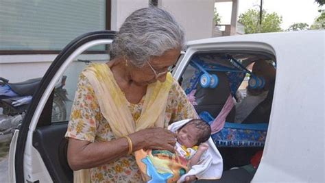 印度75岁老太怀孕生子，80岁老公终于当上爸爸
