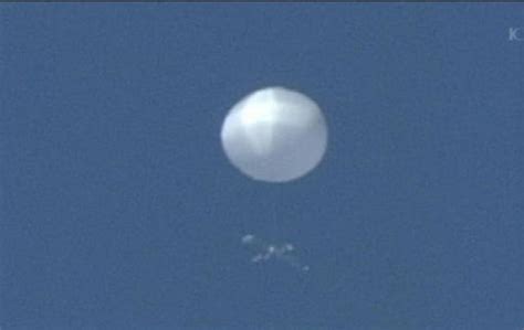 日本仙台上空出现白色不明球体 飞行物下方还有模糊的架构形似UFO_中国网