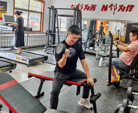 浙江金华：迷你健身点 周末锻炼热-人民图片网