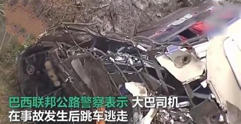 河北3车相撞致9死28伤 大巴侧翻现场惨烈_天下_新闻中心_长江网_cjn.cn
