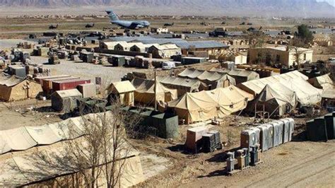 美媒：仍有3.4万阿富汗撤离人员在7个美军基地里生活_凤凰网