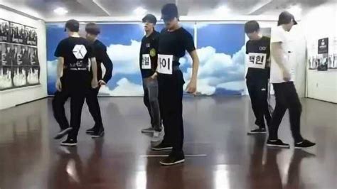 EXO练习室舞蹈《MAMA》，他们要不要这么帅？