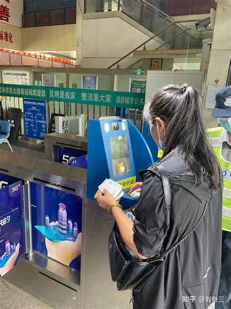 电子客票如何使用刷脸、扫码和刷身份证（人证比对合一）自助通道进站口的自动检票闸机进出站验票的？ - 知乎
