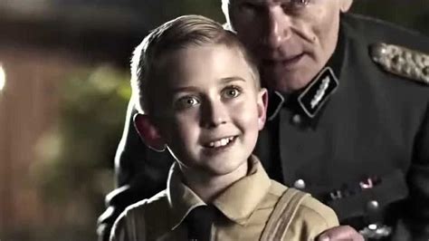 最新的一部二战电影，纳粹军官教小孩开枪，打死集中营里的战俘佣人_腾讯视频