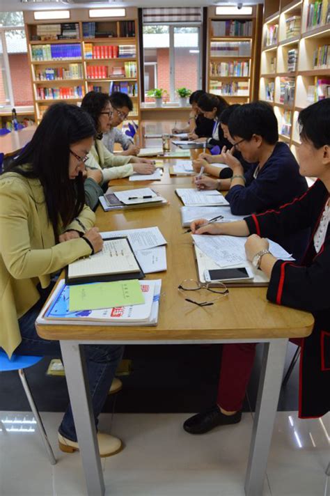 上海一中学邀家长轮流做“校长”，给予决策、质询等五项实权_凤凰资讯
