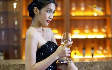 美女喝酒非主流头像