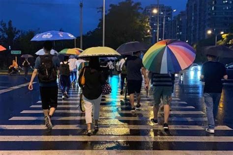 北京天气最新预报：今天白天有中到大雨 明天有雷阵雨_京报网