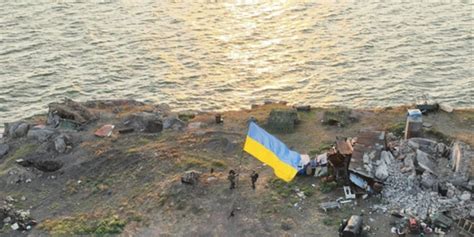 俄乌特种兵激战蛇岛，乌军遭伏击损失惨重，登陆舰沉没直升机坠毁
