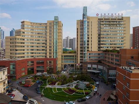 梅州：东山医院开院启诊，百名专家百日义诊同步启动