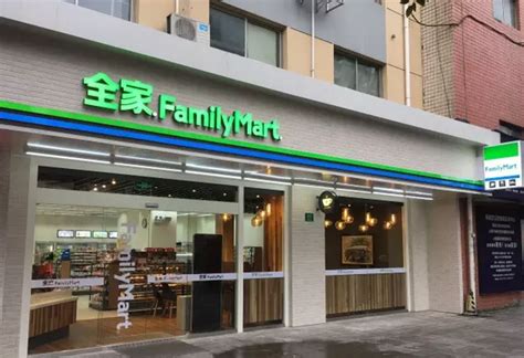 FamilyMart全家便利店启用新标志-全力设计