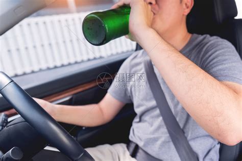 男子酒后开车，因费用问题被代驾举报_凤凰网视频_凤凰网