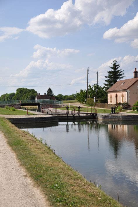 Photo à Marolles-sous-Lignières (10130) : Charrey, canal de Bourgogne ...