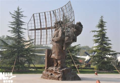 航空博物馆的文化雕塑 (2)--军事--人民网