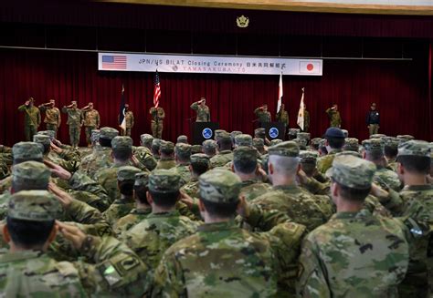 美日韩在朝鲜半岛东部海域举行反导联合军演！_新浪新闻