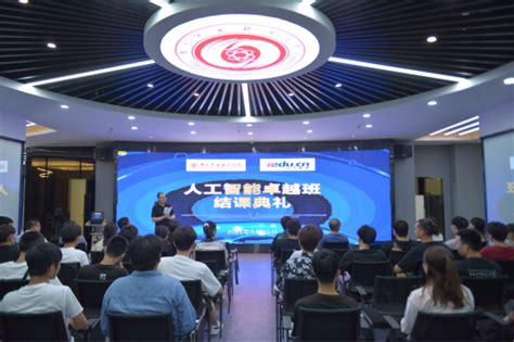探秘四年争第一的背后！百家媒体参观中国重汽智能网联项目 第一商用车网 cvworld.cn