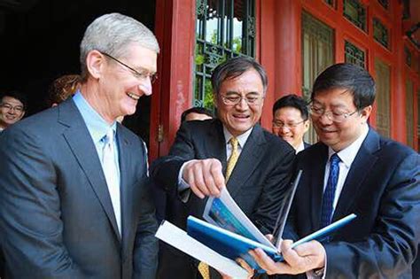 邱勇会见苹果公司首席执行官蒂姆·库克（Tim Cook）-清华大学