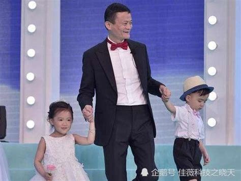 宣娜一家四口图片