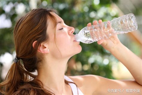 水喝多了，真的会加重肾脏负担吗？