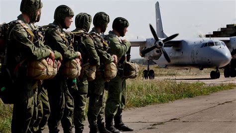 俄军精锐的空降兵，为何这次在安东诺夫机场争夺战中而归？__凤凰网