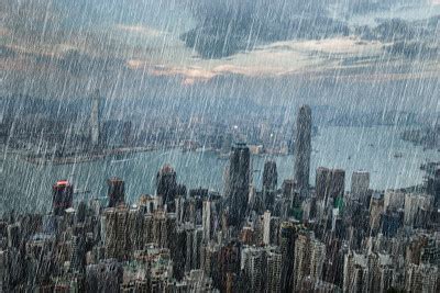 来宾突下大雨行人匆匆-广西高清图片-中国天气网