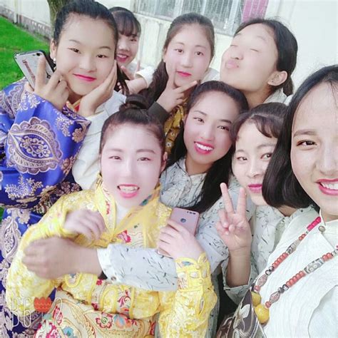 雍吉拉姆带领三个小拉姆广场跳舞，惊艳全场#锅庄舞#藏族姑娘雍吉_腾讯视频